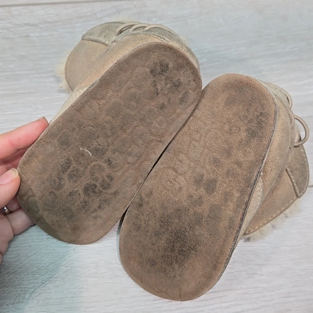 UGG Australia 5206 Leather Sheepskin Kids Boots Shoes Sz M